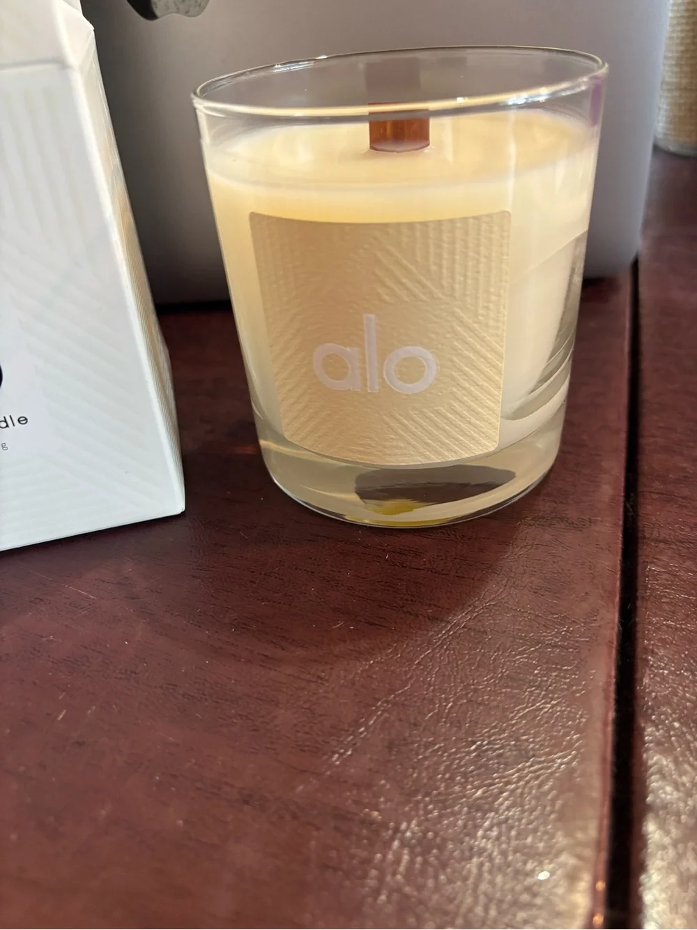 NEW Alo Yoga Signature Candle 8oz Santal Scent Crackling Wood Wick